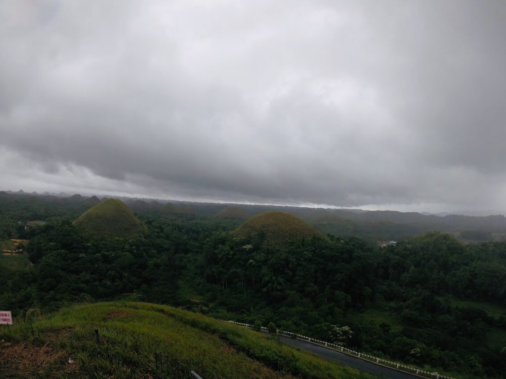 ボホール島雨の中のチョコレートヒルズに自力で!