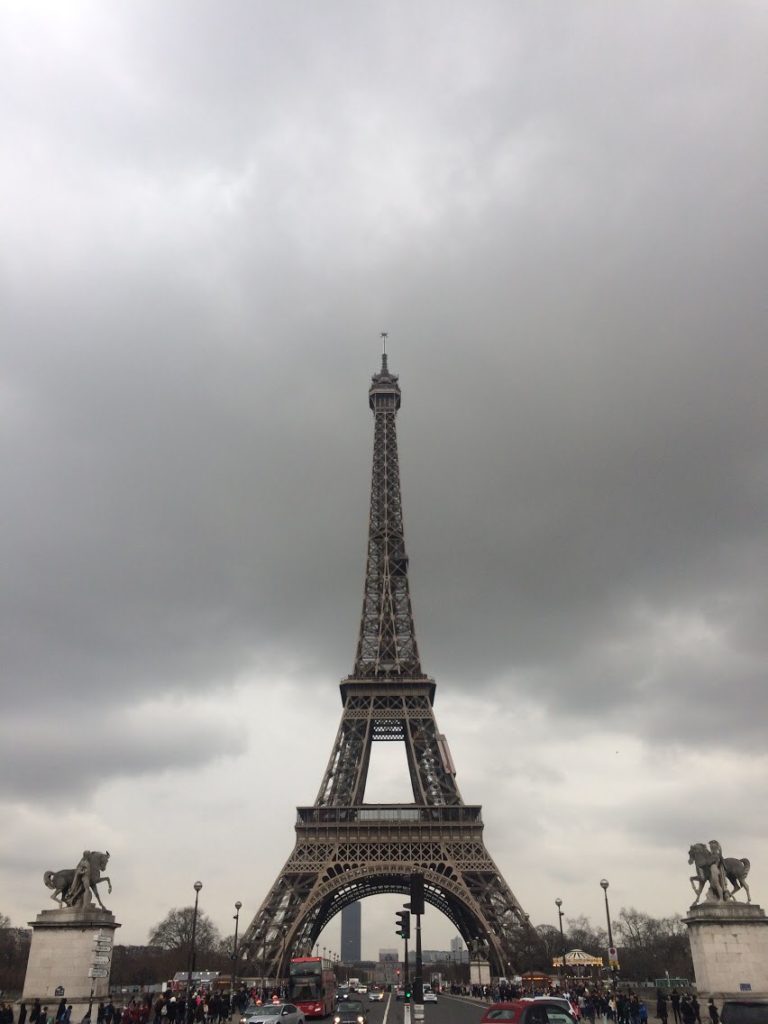 パリ旅行のモデルコースのエッフェル塔