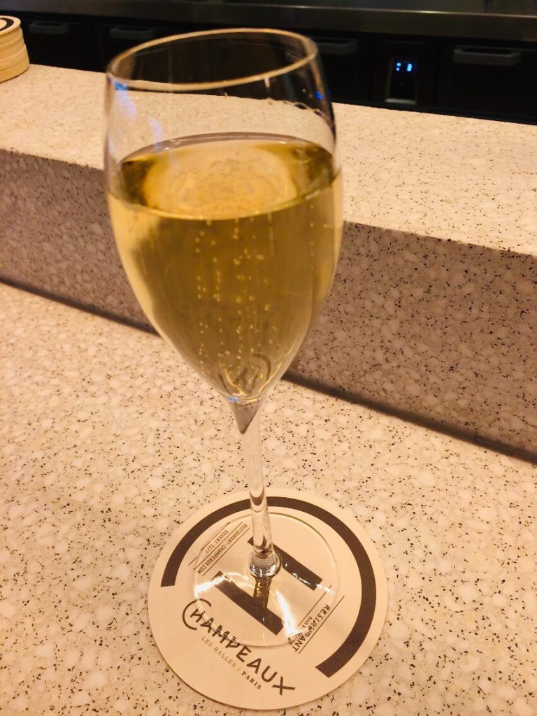パリのおすすめモダンレストランで乾杯!