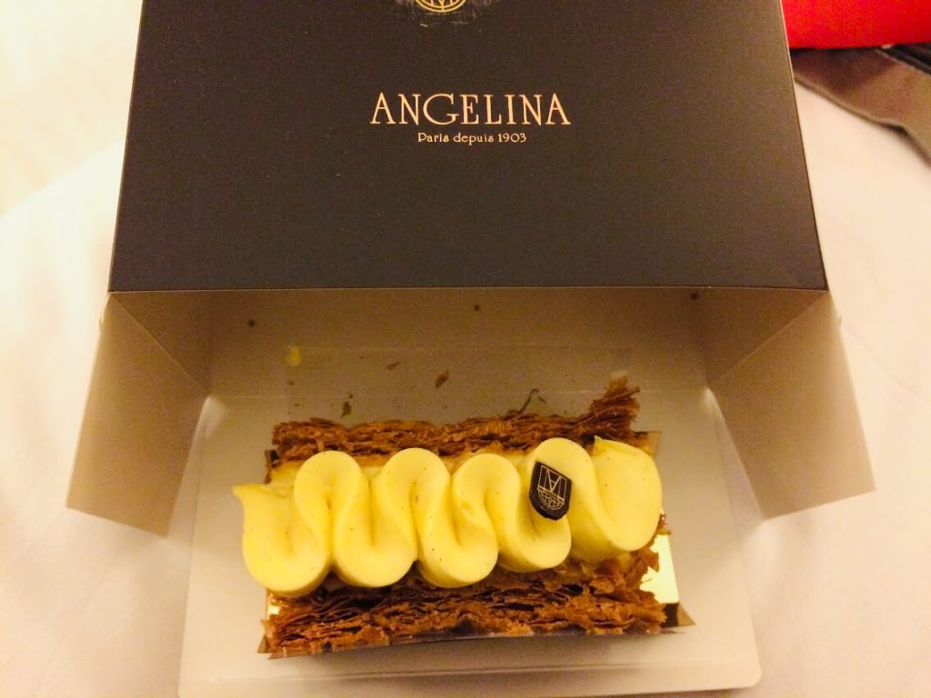 パリのおすすめカフェアンジェリーナのケーキ