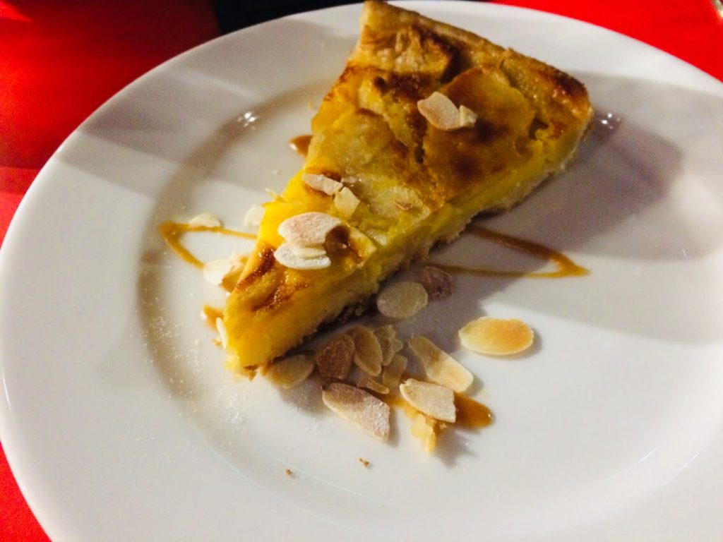 モンサンミシェル観光で食べるタルト