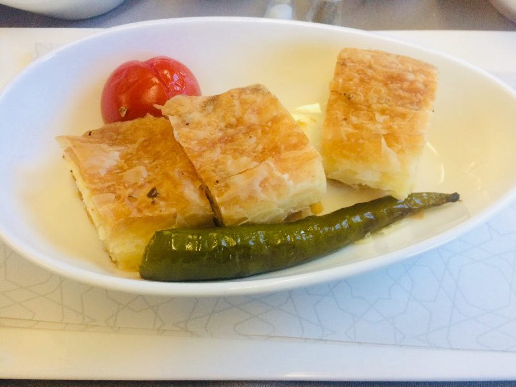 ターキッシュエアラインビジネスクラスの機内食パイ