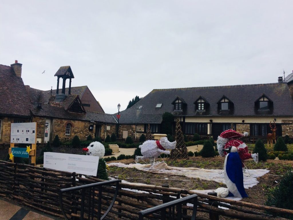 モンサンミシェルツアーで立ち寄った街の広場
