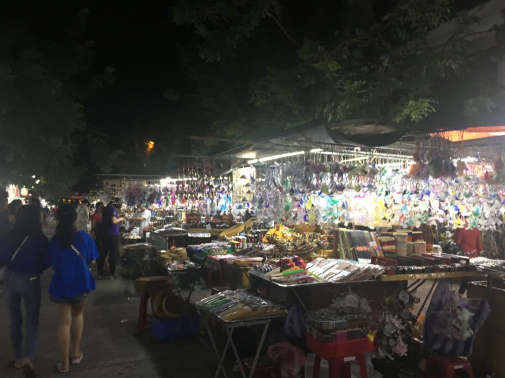 ホイアン観光で行きたい夜のマーケット