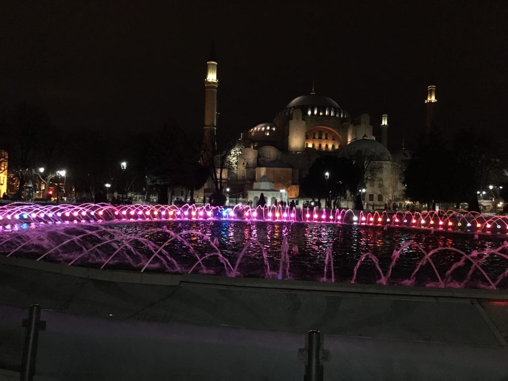 イスタンブール旧市街観光で見るブルーモスク