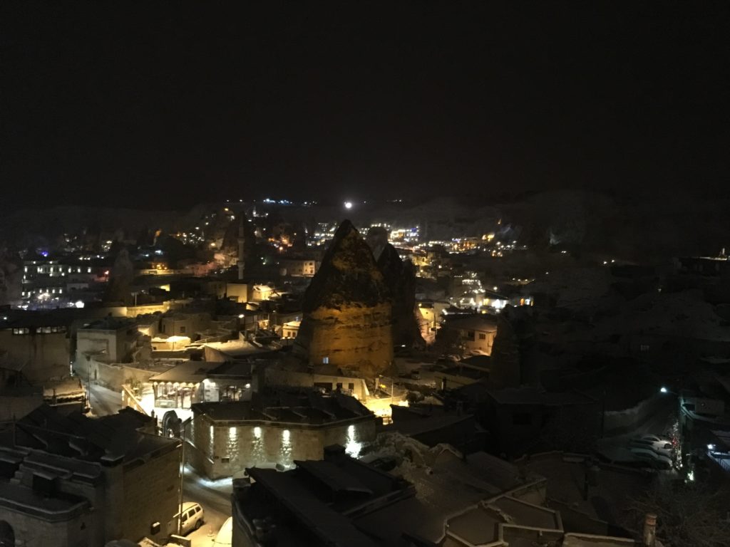 おすすめレストランから見るギョレメの夜景