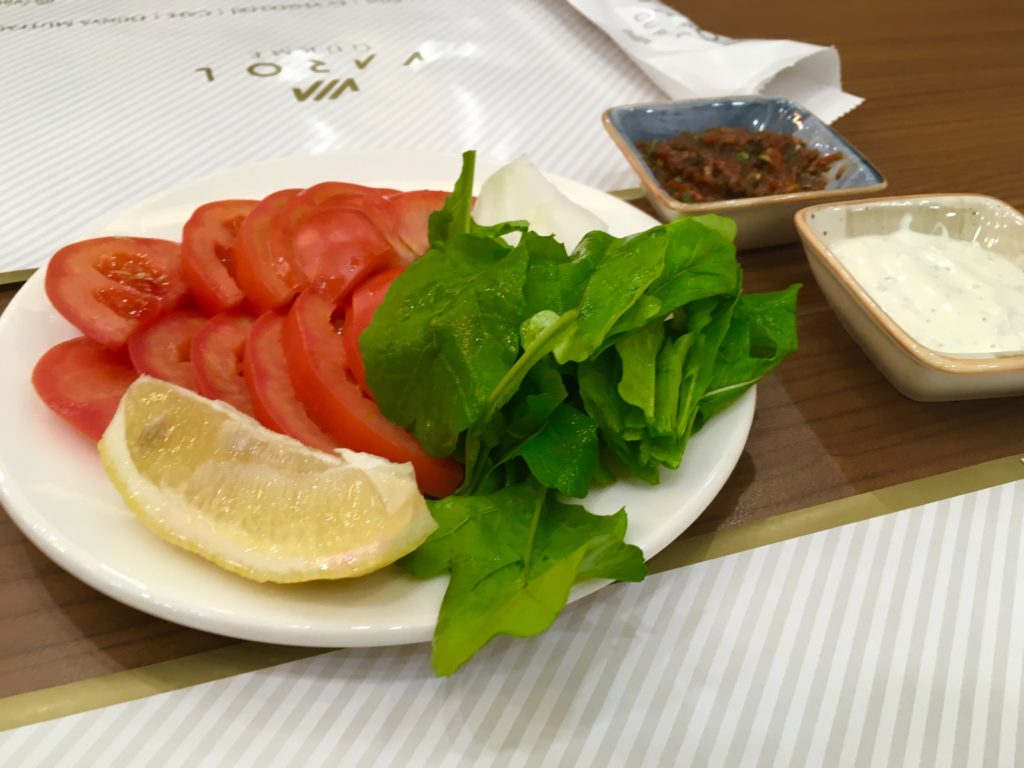 デニズリ観光で食べるトマト