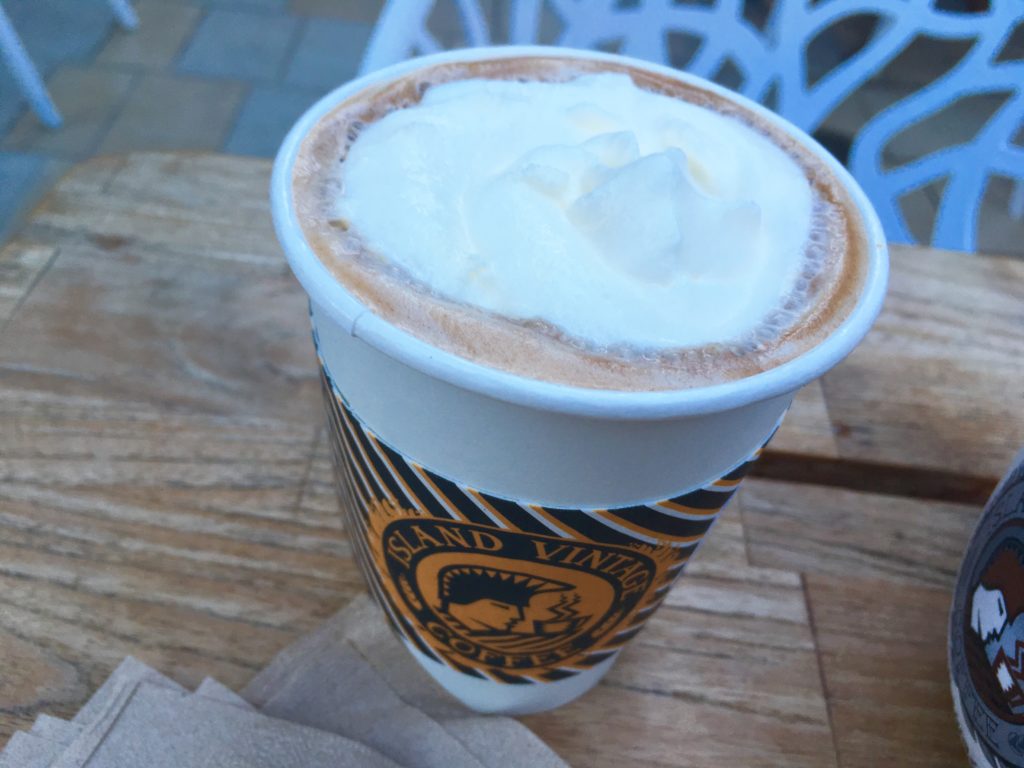 ハワイのおすすめアサイーボウル店のカフェラテ