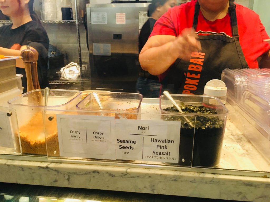 ハワイのPOKEBARのトッピング