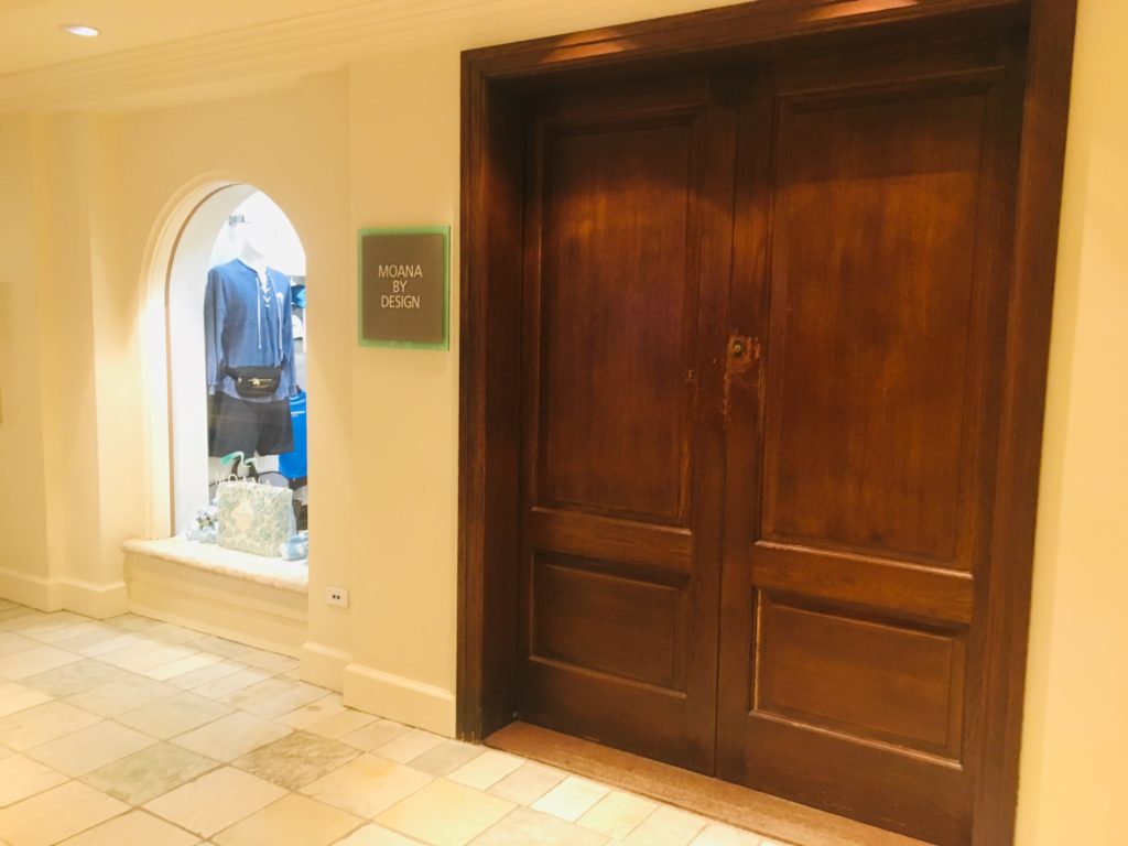ハワイのモアナサーフライダーのお土産店