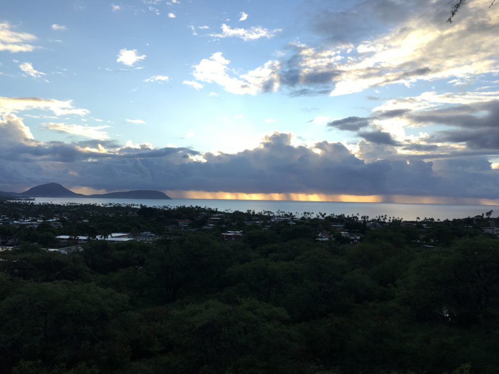 自力で行くダイヤモンドヘッドの朝焼けは絶景!
