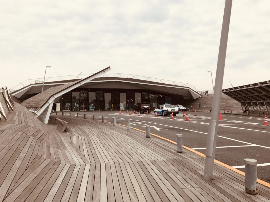 横浜のクルーズディナーへ大桟橋
