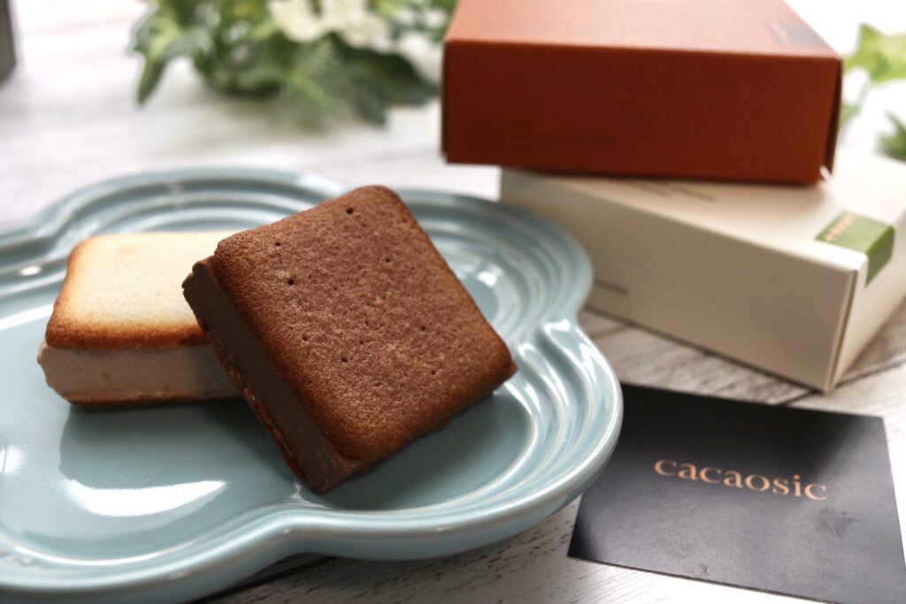 CACAOSICのチョコレートサンドはすっと溶けるなめらかチョコの上品な味