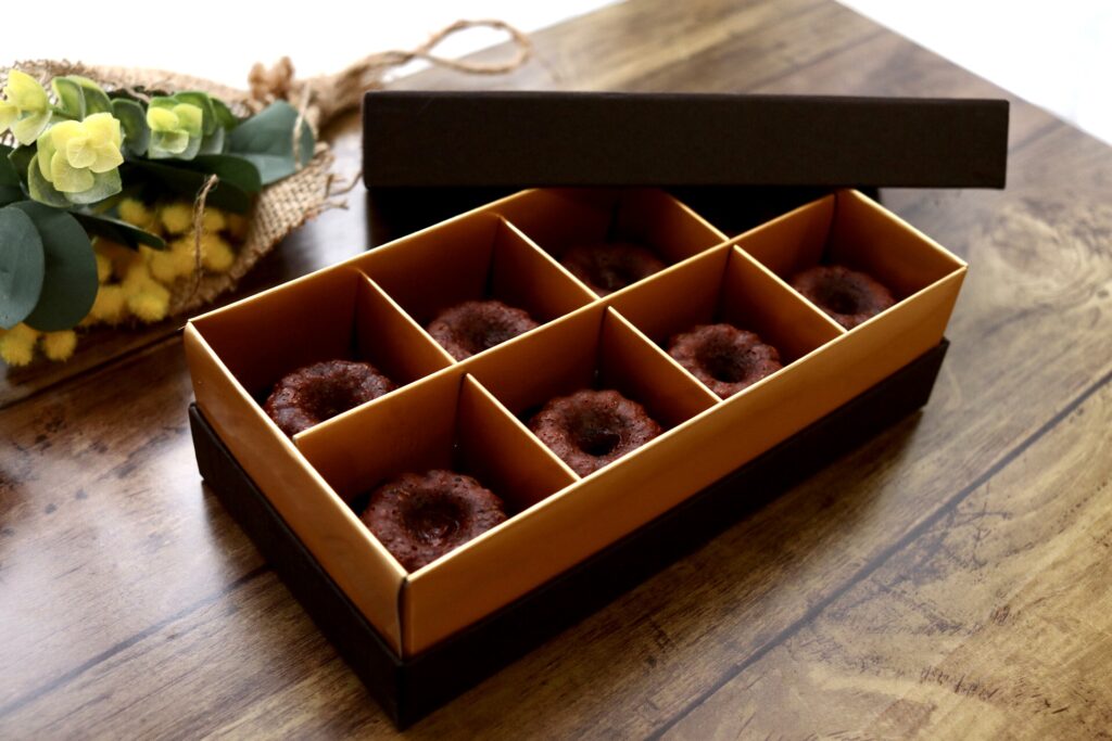 バレンタインデーにおすすめのお取り寄せスイーツダンデライオンチョコレートが箱に入っている