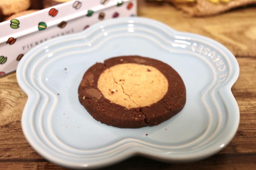 ピエール・エルメのクッキー缶サブレショコラオランジュ
