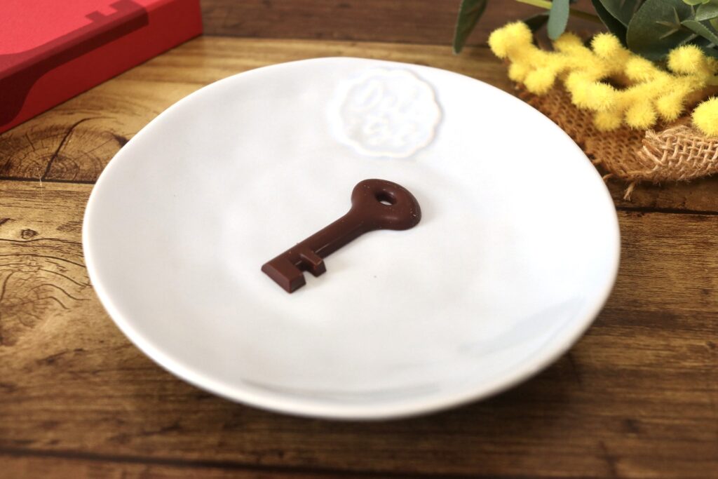 キャギドレーブのチョコレート「キャラメルカディナ」鍵型チョコレート64%